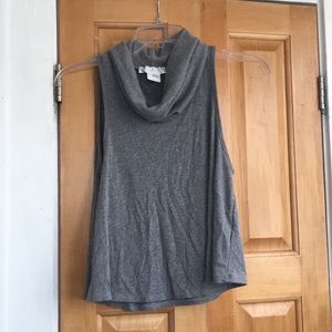 Loose sleeveless turtle neck